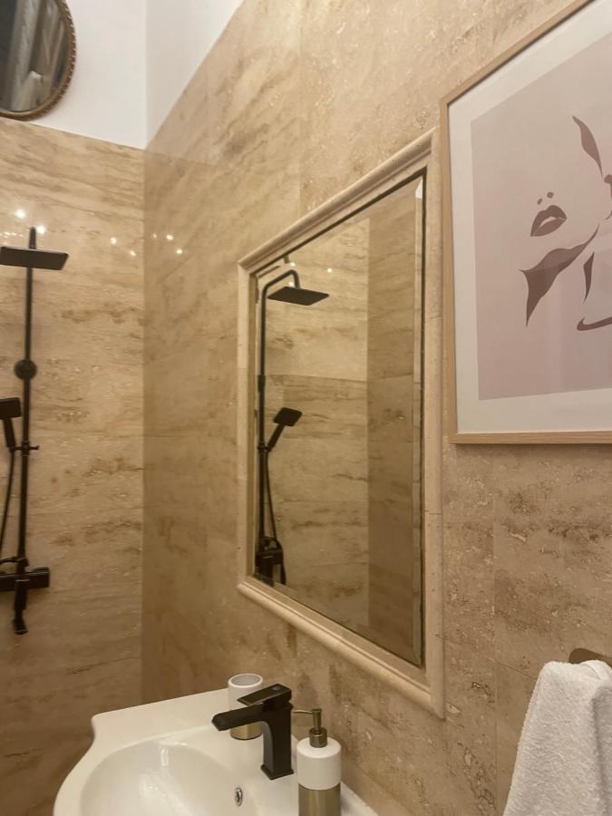Littleparis Apartment คลูจ-นาโปกา ภายนอก รูปภาพ