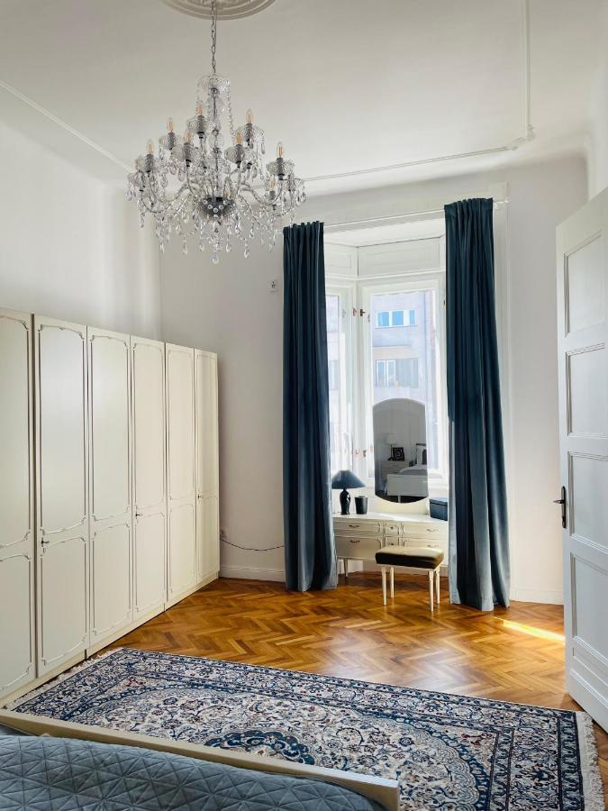 Littleparis Apartment คลูจ-นาโปกา ภายนอก รูปภาพ