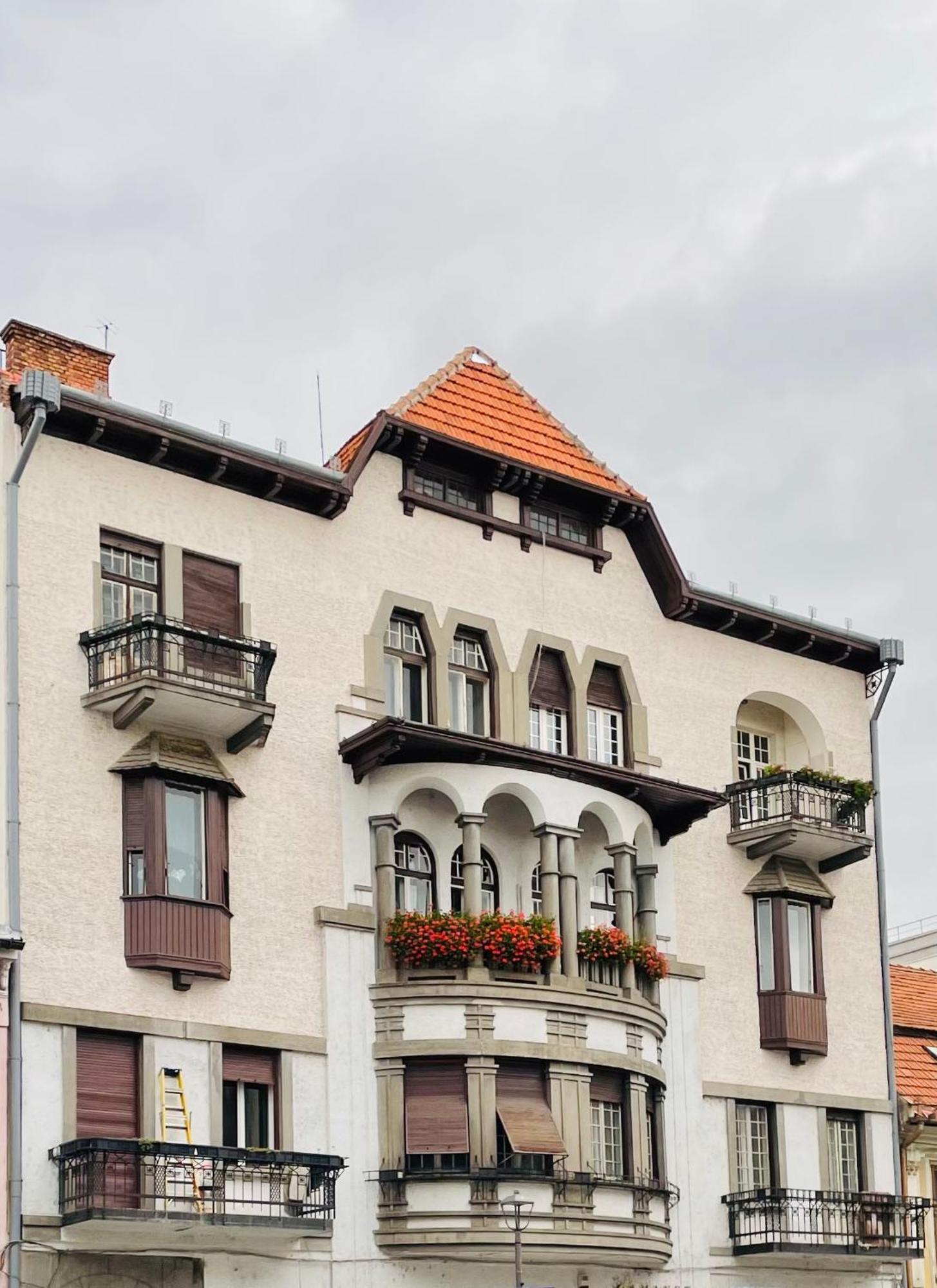 Littleparis Apartment คลูจ-นาโปกา ภายนอก รูปภาพ