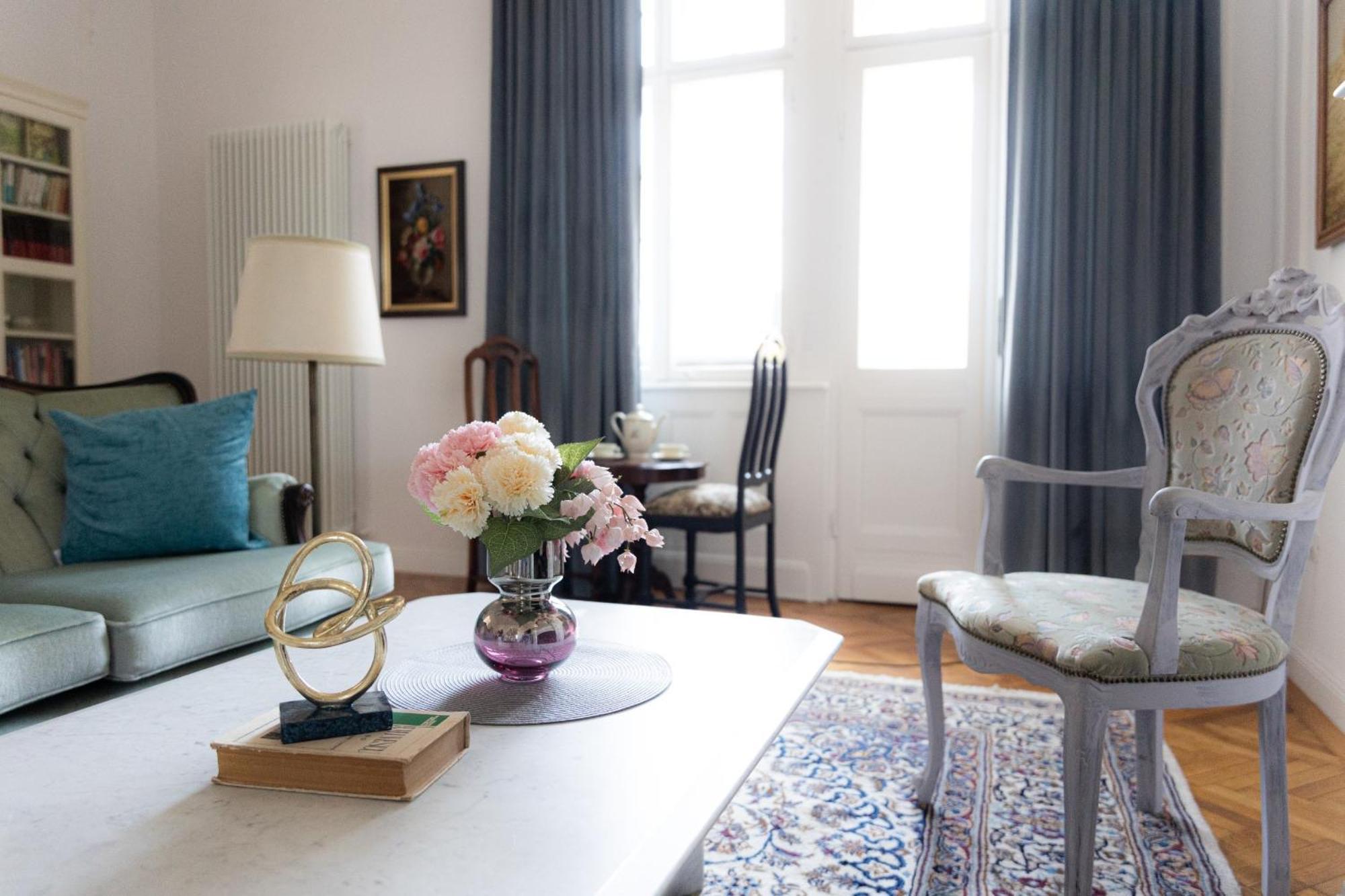 Littleparis Apartment คลูจ-นาโปกา ภายนอก รูปภาพ