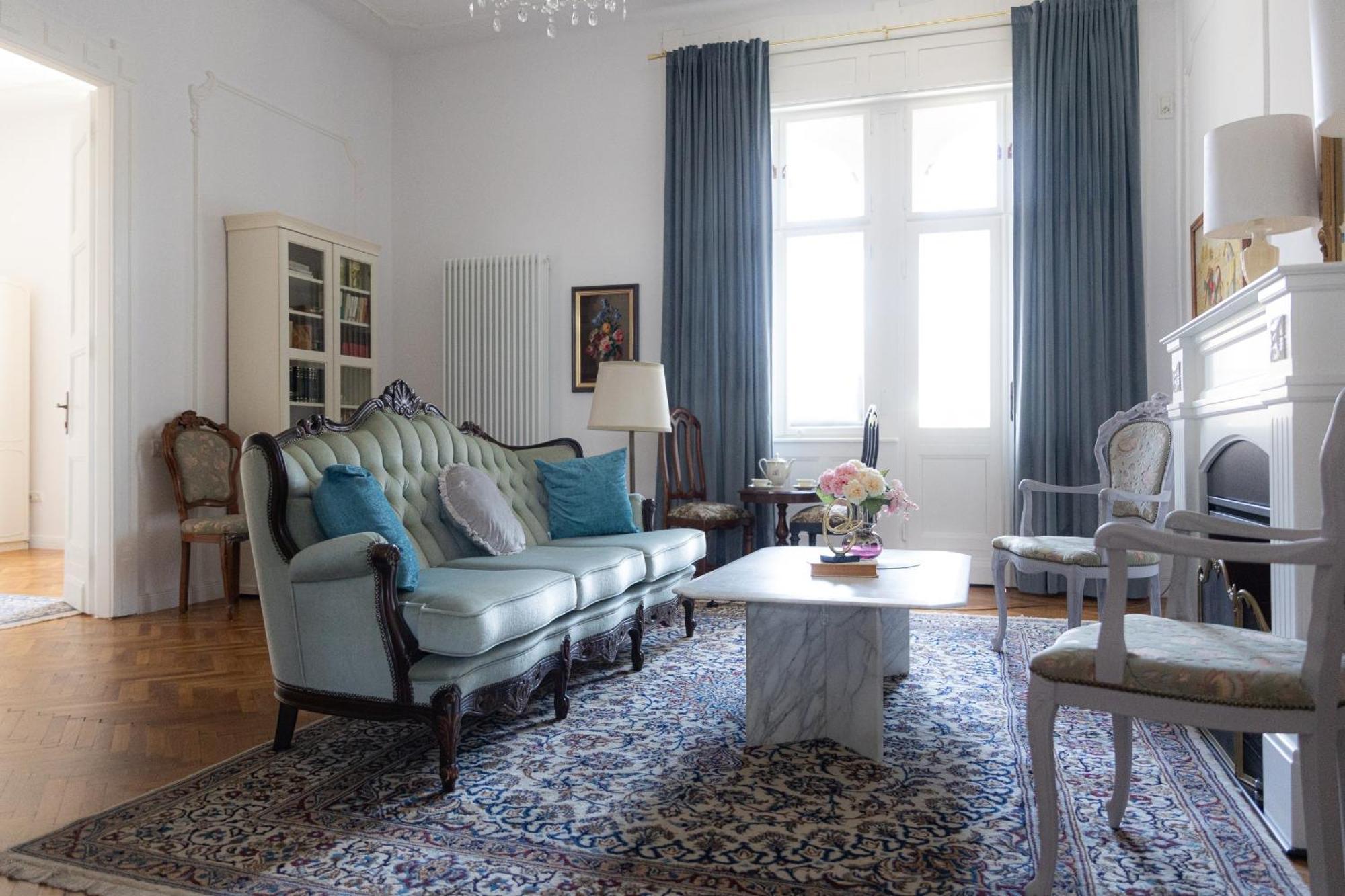 Littleparis Apartment คลูจ-นาโปกา ภายนอก รูปภาพ